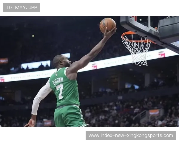 布朗外线发威,绿军在客场翻盘