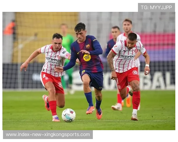 巴萨耐心组织推进，佩德里弧顶任意球直击死角